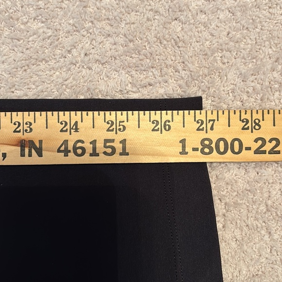 Lululemon Luxtreme On the Fly Crop Pants, Size 12 - Picture 11 of 15